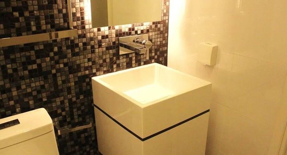 For sale 1 bed condo in Khlong Toei, Bangkok