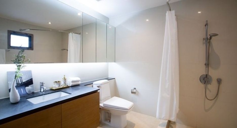 Condo en alquiler de 3 habitaciones en Watthana, Bangkok