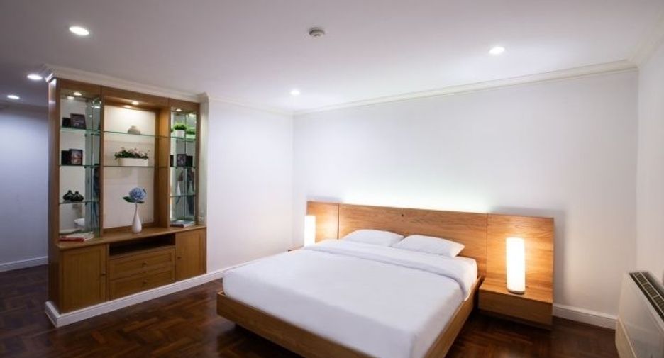 Condo en alquiler de 3 habitaciones en Watthana, Bangkok