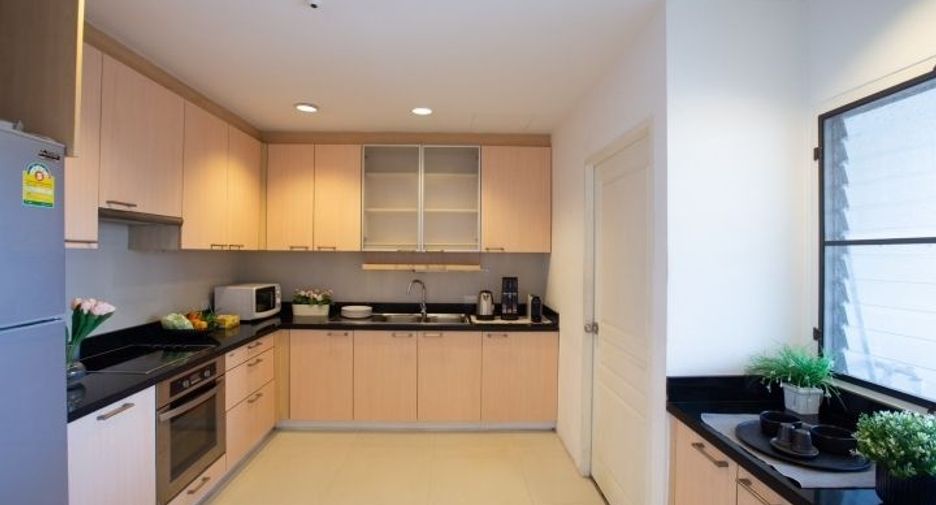 Condo en alquiler de 3 habitaciones en Watthana, Bangkok