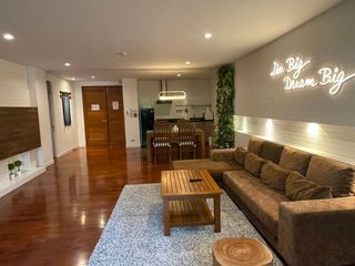 For rent 2 bedrooms condo in Pathum Wan, Bangkok