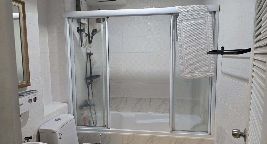 Condo en alquiler de 1 habitaciones en Huai Khwang, Bangkok