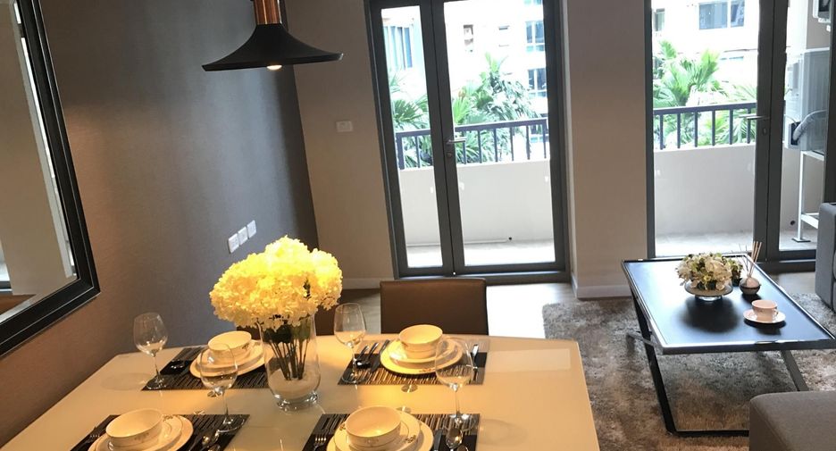 À vendre 2 chambres condo à Yan Nawa, Bangkok