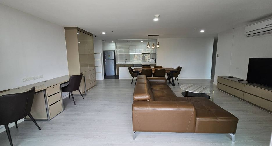For rent 3 bedrooms condo in Khlong Toei, Bangkok