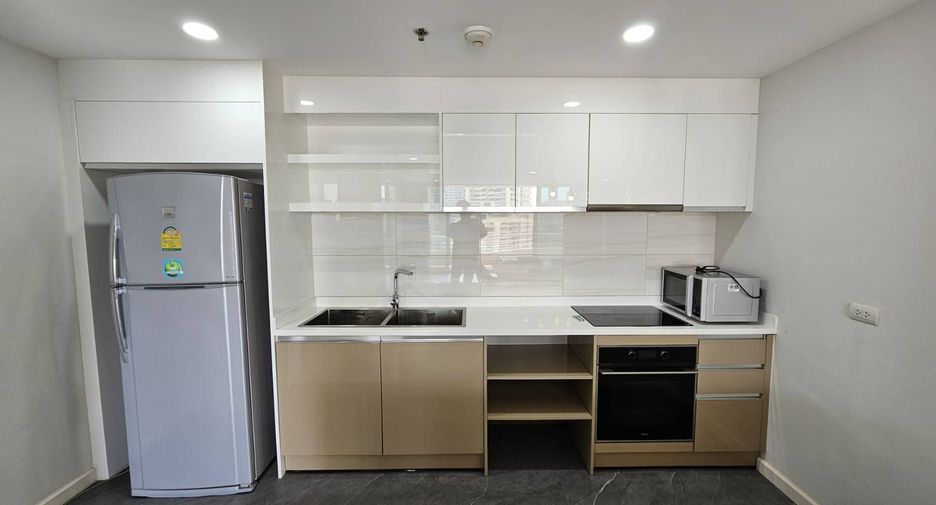 For rent 3 bedrooms condo in Khlong Toei, Bangkok