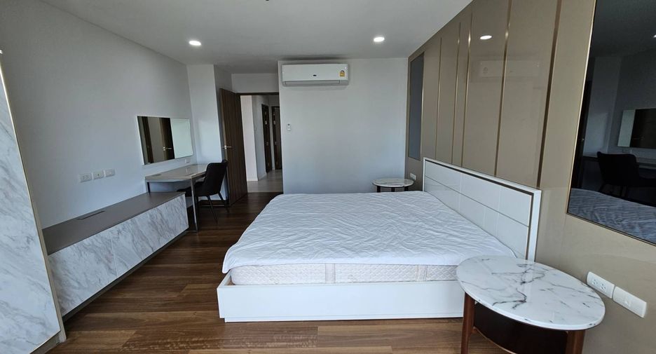 For rent 3 bedrooms condo in Khlong Toei, Bangkok