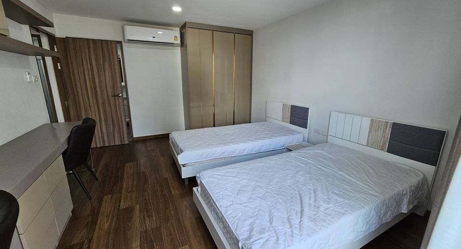 For rent 3 bedrooms condo in Khlong Toei, Bangkok