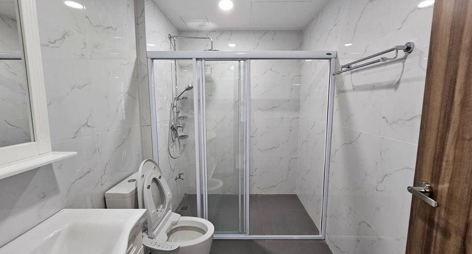 For rent 3 bedrooms condo in Khlong Toei, Bangkok