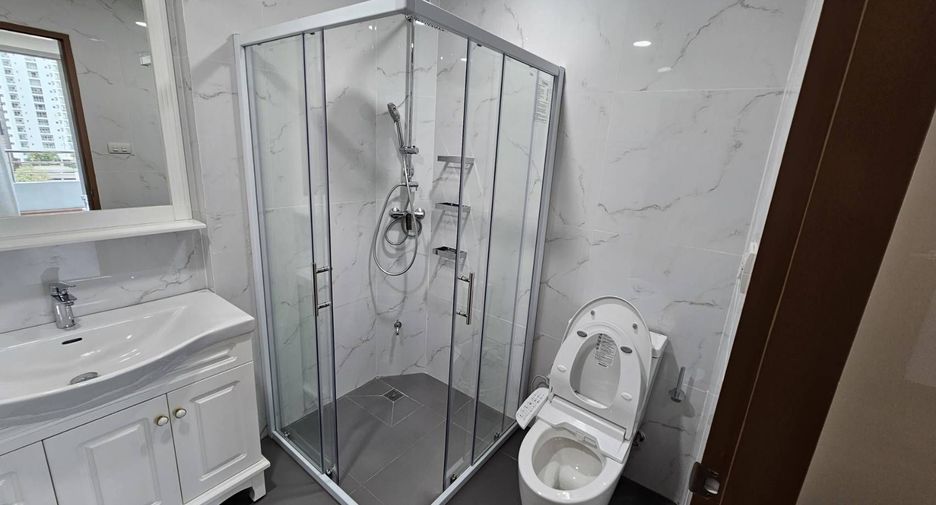 For rent 3 bedrooms condo in Khlong Toei, Bangkok