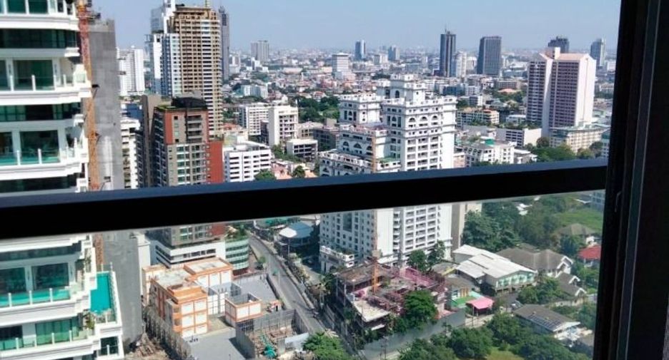 For rent 2 bedrooms condo in Khlong Toei, Bangkok