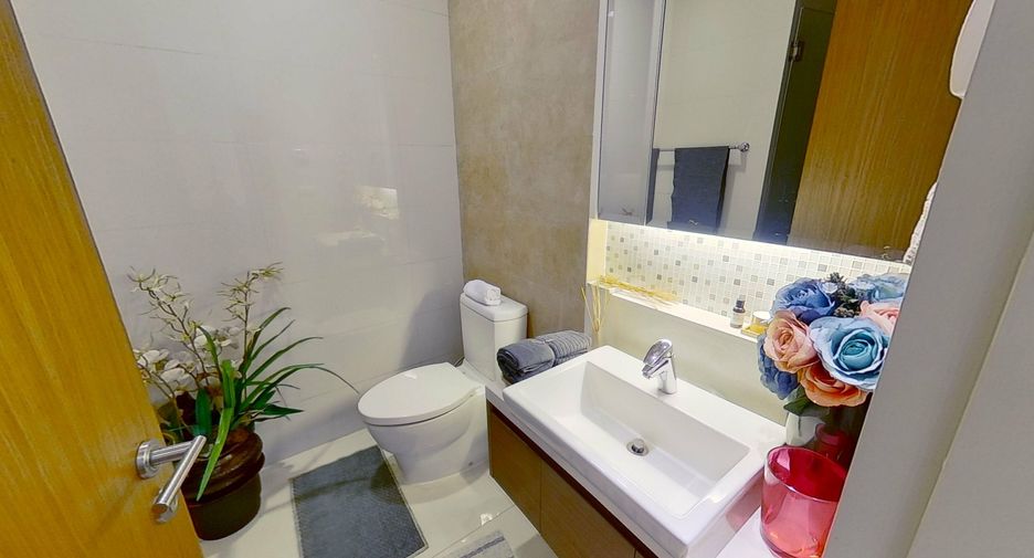 Condo en alquiler y en venta de 2 habitaciones en Khlong Toei, Bangkok
