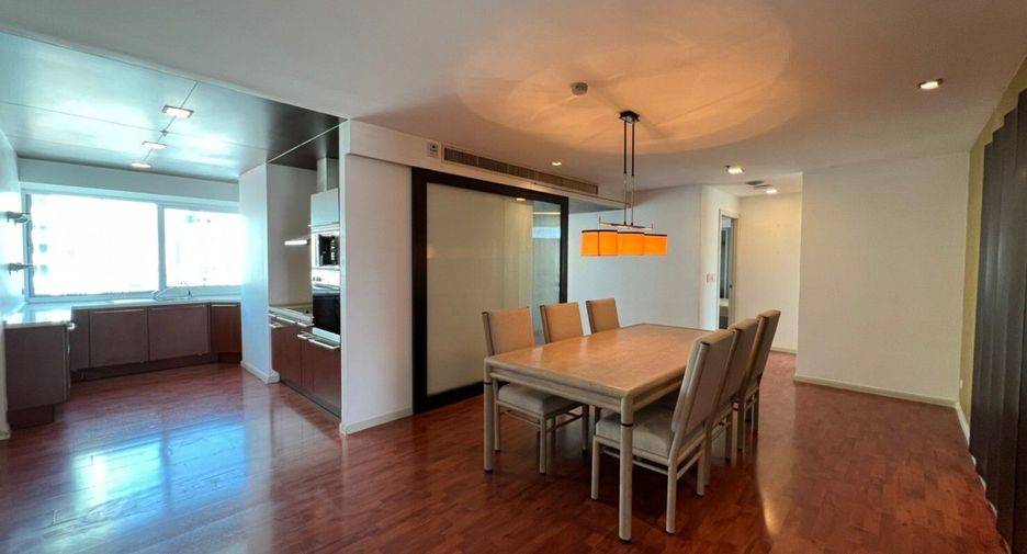 For rent 2 bedrooms apartment in Watthana, Bangkok