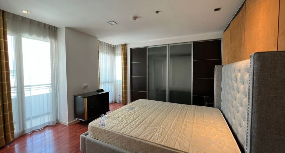 For rent 2 bedrooms apartment in Watthana, Bangkok