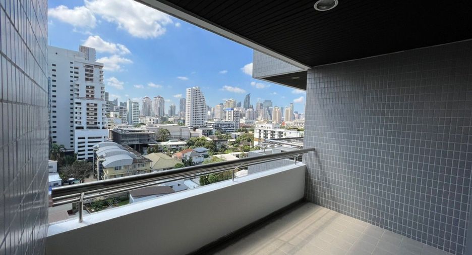 For rent 2 bedrooms apartment in Watthana, Bangkok