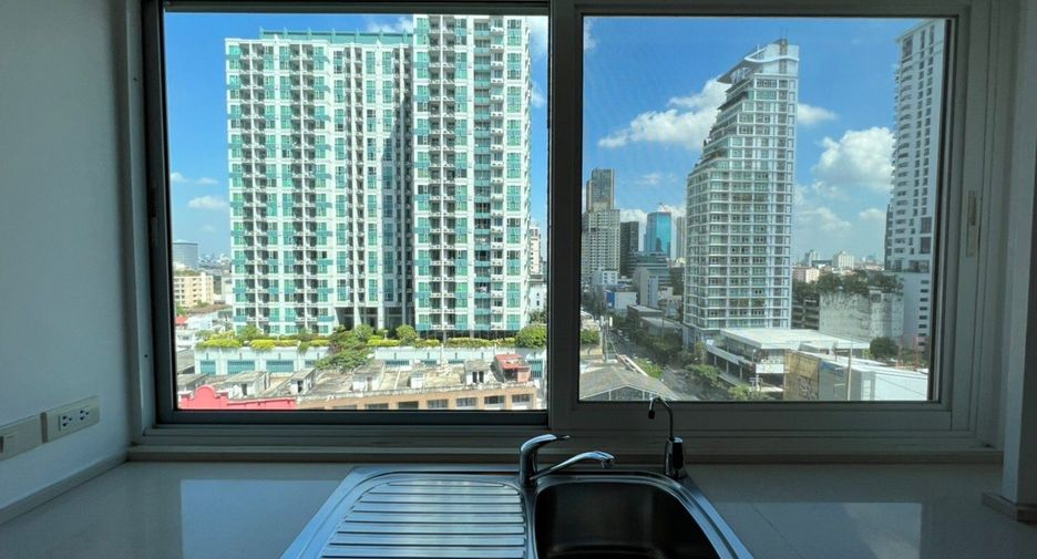 For rent 2 bedrooms apartment in Watthana, Bangkok