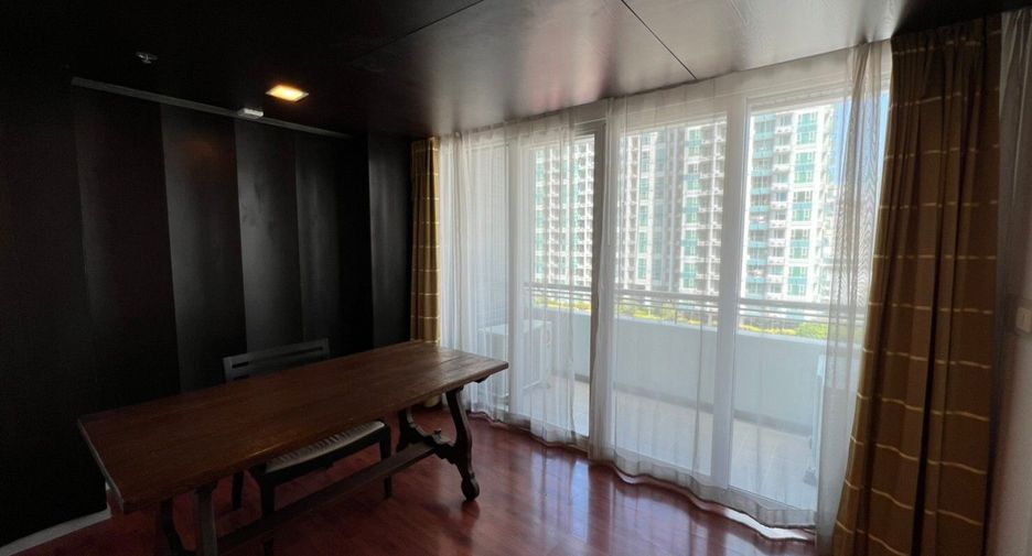 For rent 2 bedrooms apartment in Watthana, Bangkok