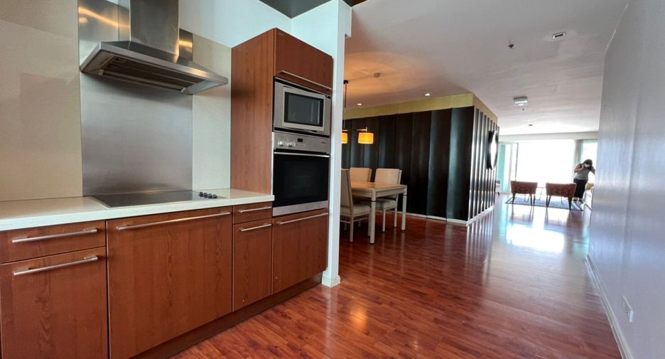 For rent 2 bedrooms apartment in Watthana, Bangkok