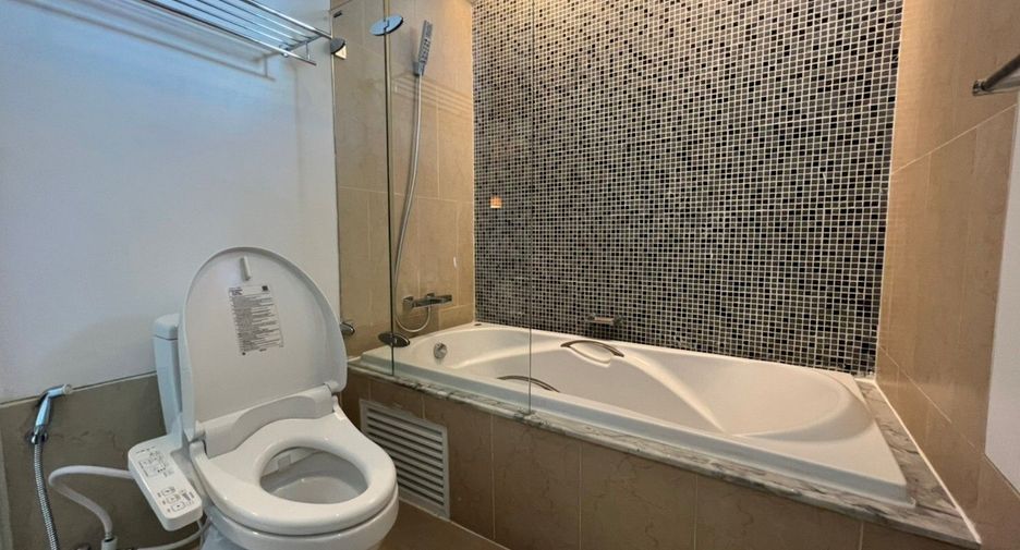 For rent 2 bedrooms apartment in Watthana, Bangkok