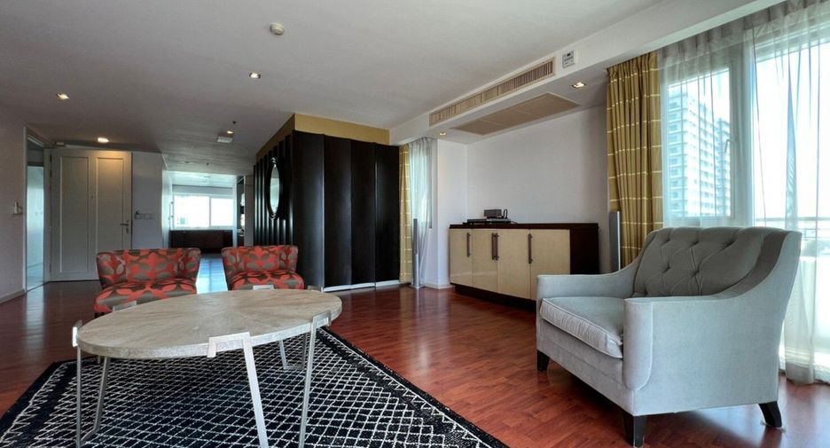 For rent 2 bedrooms apartment in Watthana, Bangkok