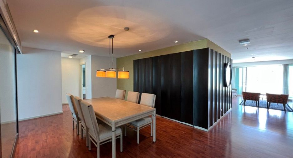 For rent 2 bedrooms apartment in Watthana, Bangkok