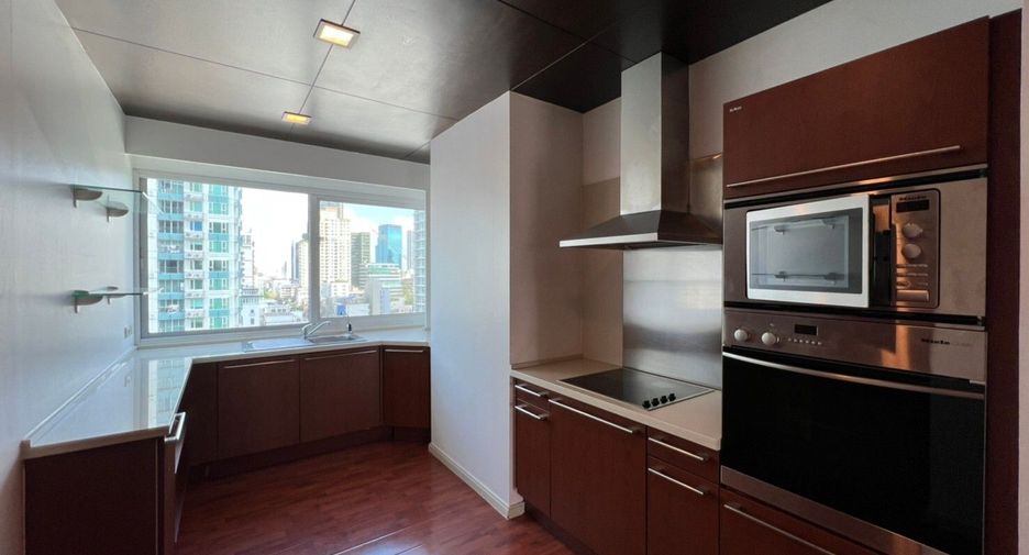 For rent 2 bedrooms apartment in Watthana, Bangkok