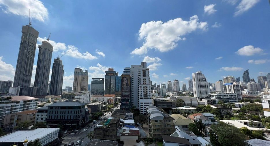 For rent 2 bedrooms apartment in Watthana, Bangkok