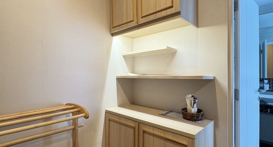 Haus zur Miete mit 4 Zimmer in Prawet, Bangkok