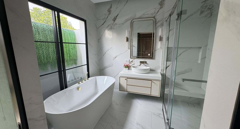 For rent 4 bedrooms house in Saphan Sung, Bangkok