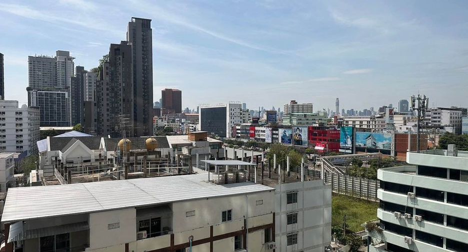 For sale 1 Beds condo in Huai Khwang, Bangkok