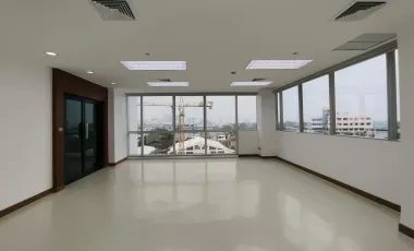 For rent office in Yan Nawa, Bangkok