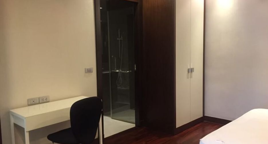 For rent 3 bedrooms apartment in Yan Nawa, Bangkok