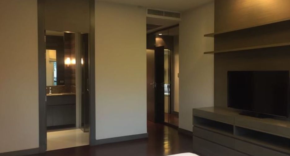 For rent 3 bedrooms apartment in Yan Nawa, Bangkok
