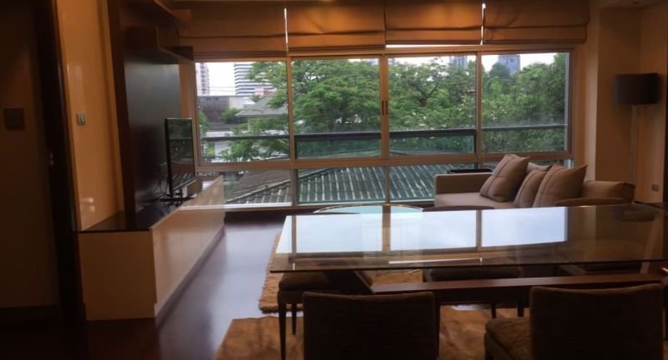For rent 3 bedrooms apartment in Yan Nawa, Bangkok