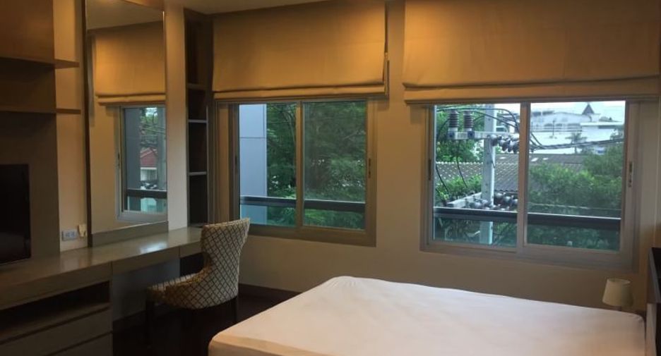 For rent 3 bedrooms apartment in Yan Nawa, Bangkok