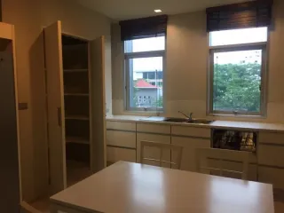 À louer 3 chambres appartement à Yan Nawa, Bangkok