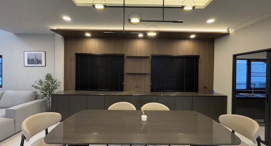 Haus zur Miete mit 4 Zimmer in Bang Phli, Samut Prakan