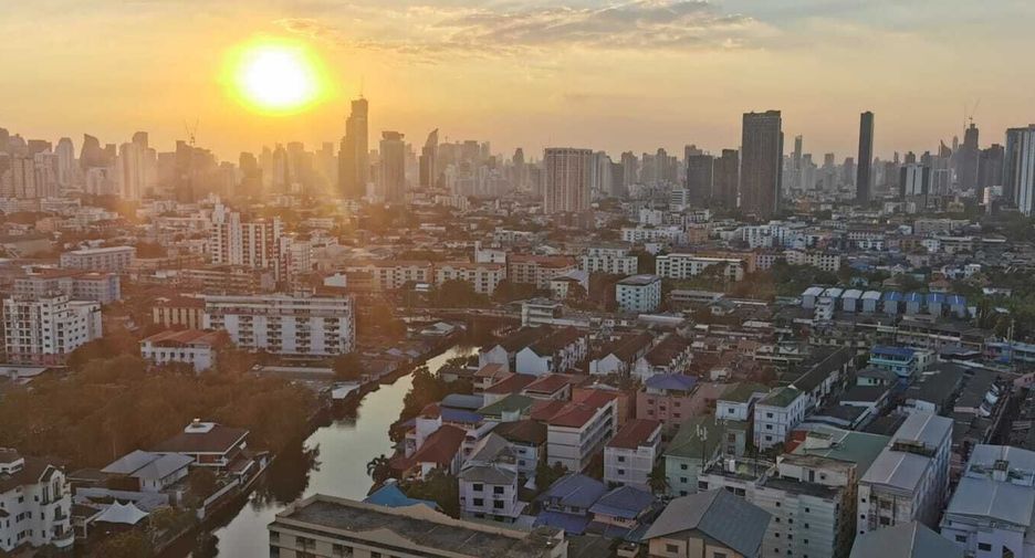 For sale 1 bed condo in Watthana, Bangkok