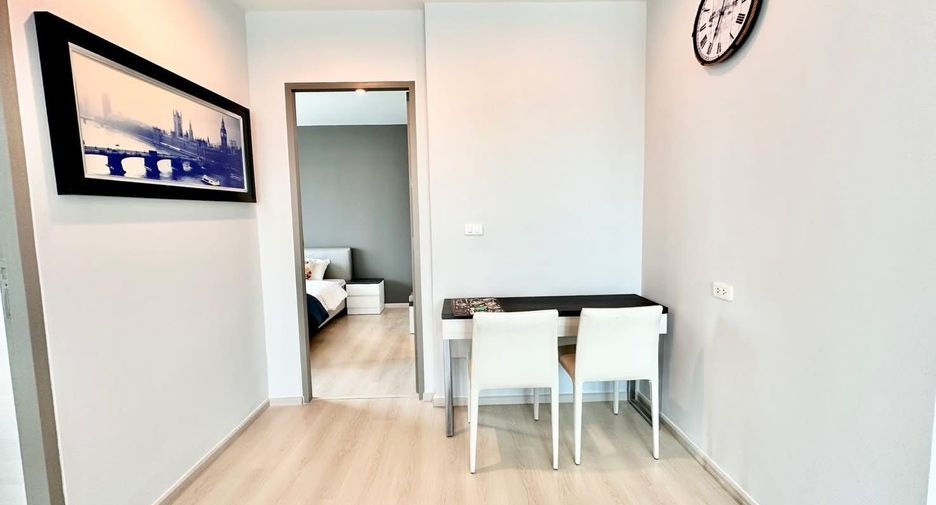 For rent 2 bedrooms condo in Huai Khwang, Bangkok