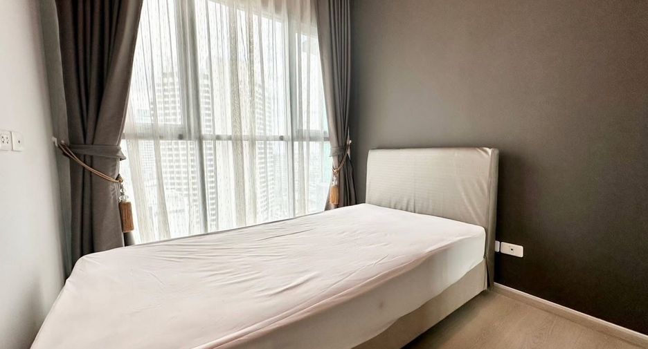 For rent 2 bedrooms condo in Huai Khwang, Bangkok