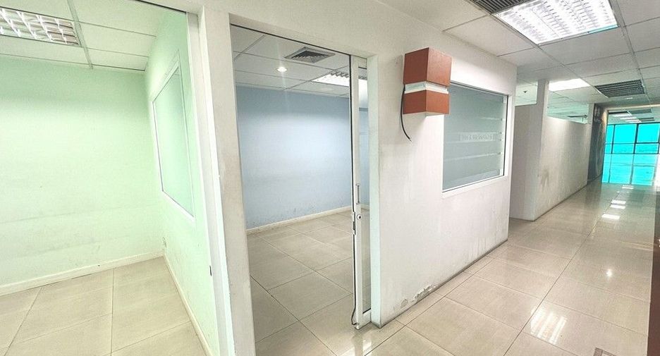 For rent office in Huai Khwang, Bangkok