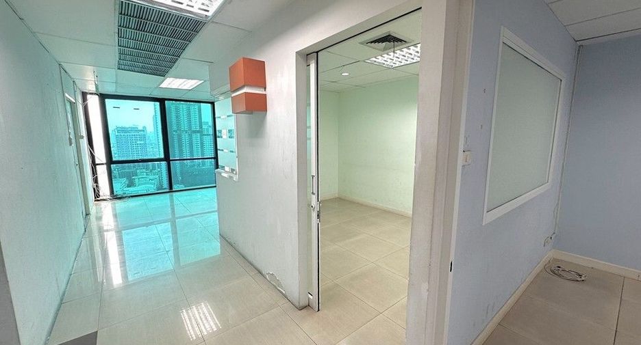 For rent office in Huai Khwang, Bangkok