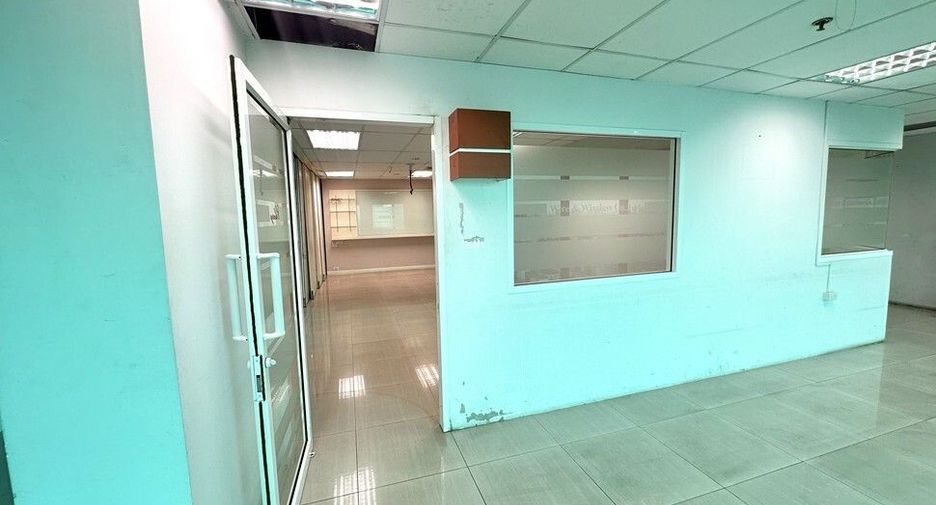 For rent office in Huai Khwang, Bangkok