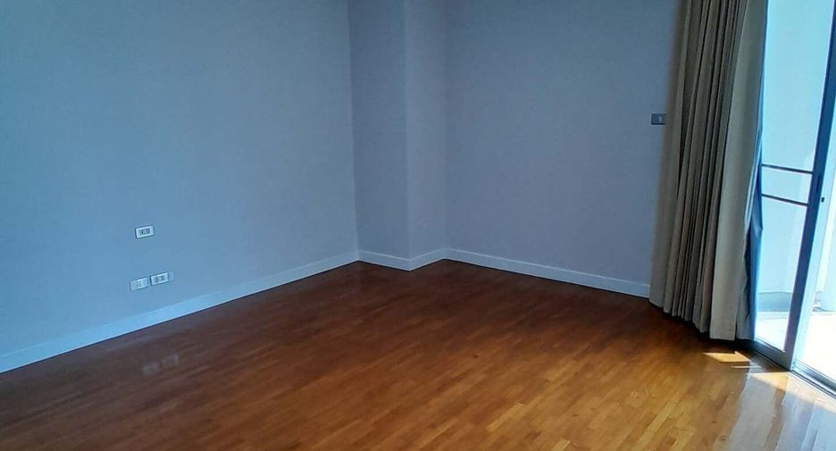 For rent 3 bedrooms condo in Sathon, Bangkok