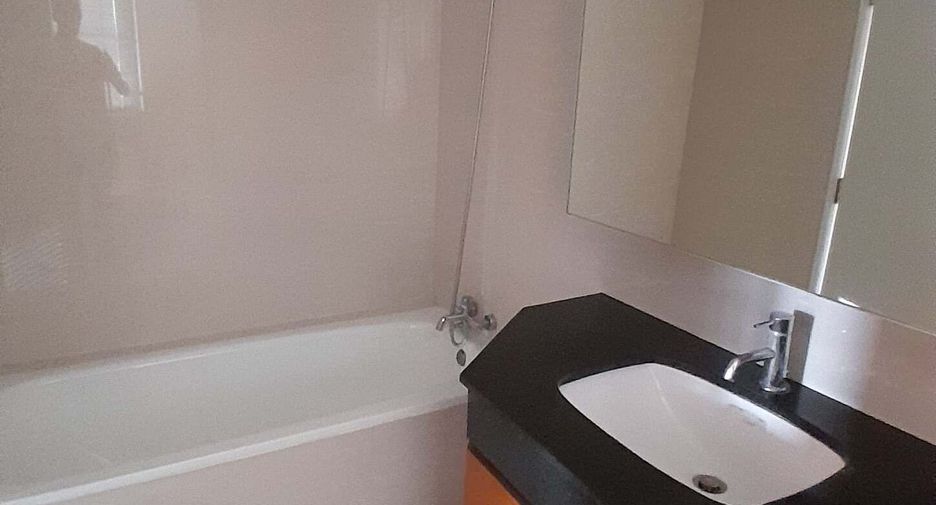 For rent 3 bedrooms condo in Sathon, Bangkok
