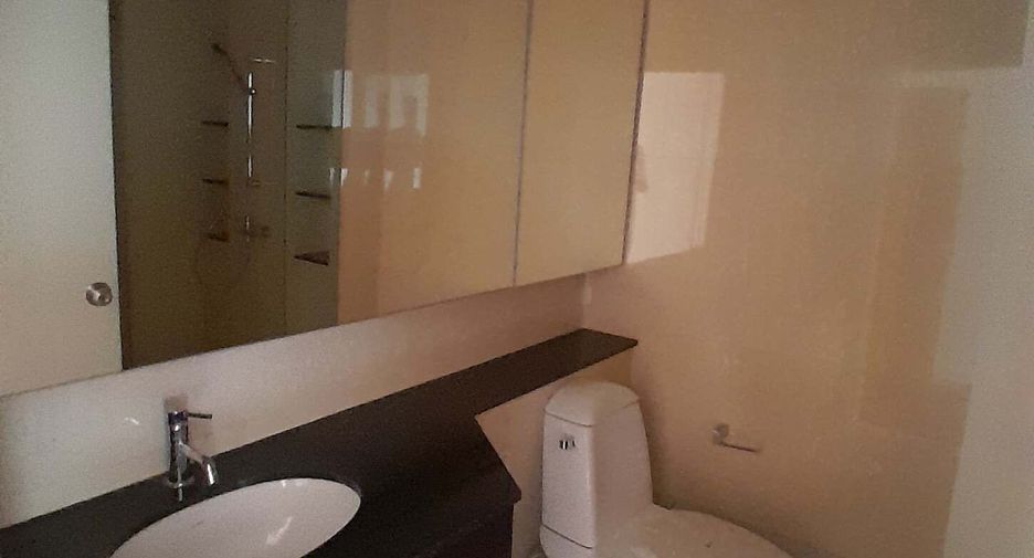 For rent 3 bedrooms condo in Sathon, Bangkok