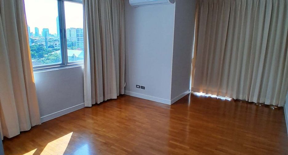 For rent 3 bedrooms condo in Sathon, Bangkok