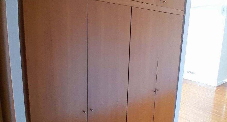For rent 3 bedrooms condo in Sathon, Bangkok