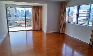 For rent 3 bedrooms condo in Sathon, Bangkok