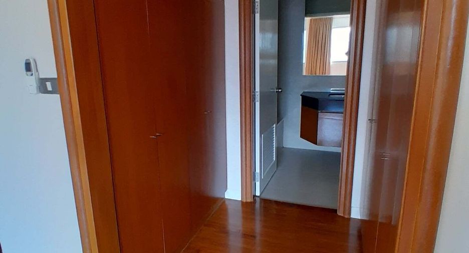 For rent 3 bedrooms condo in Sathon, Bangkok