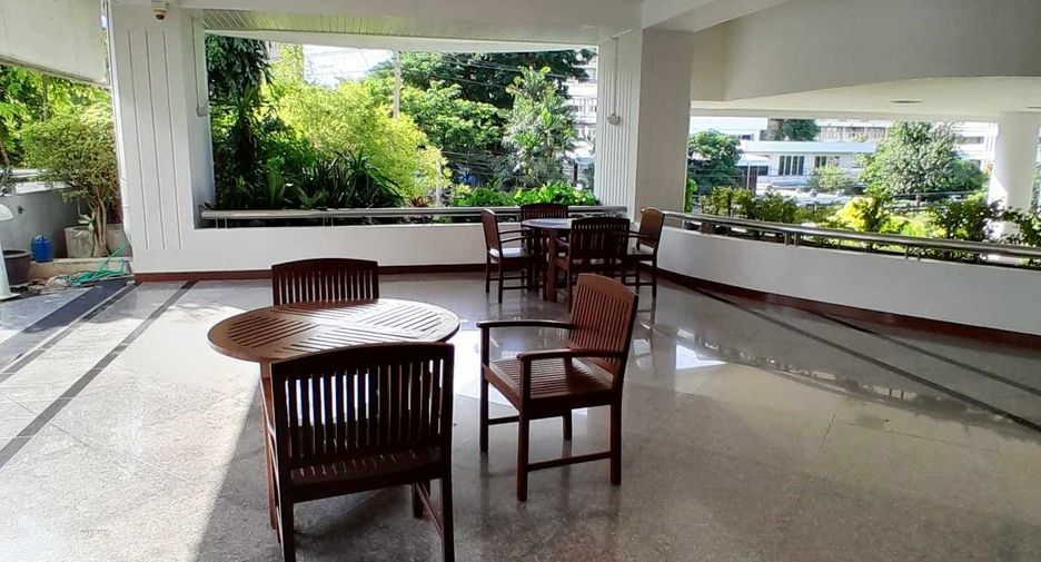 For rent 3 bedrooms condo in Sathon, Bangkok